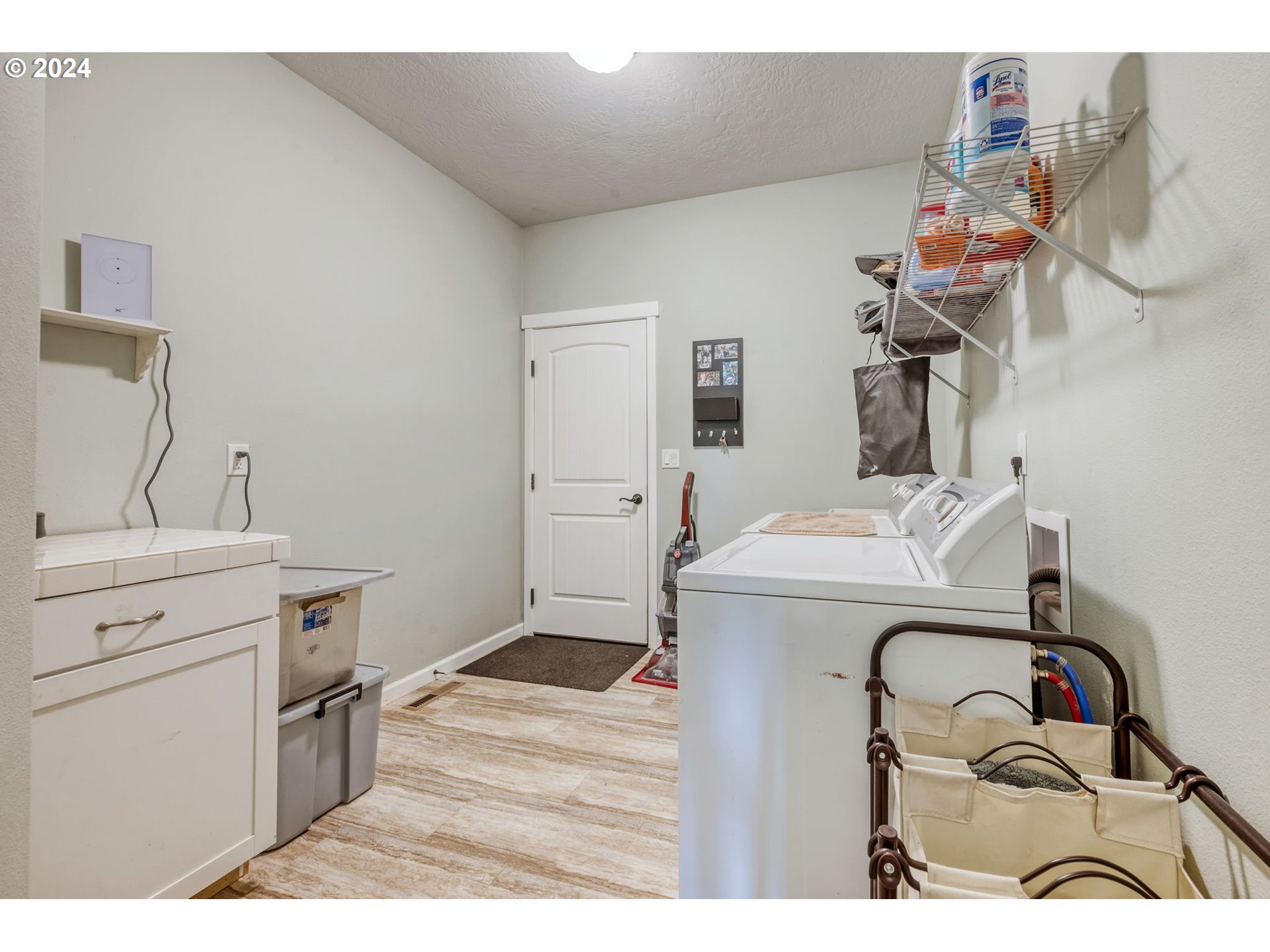 1032 Weaver Road Myrtle Creek, OR 97457 - Photo 23 of 42 a utility room with sink dryer and washer