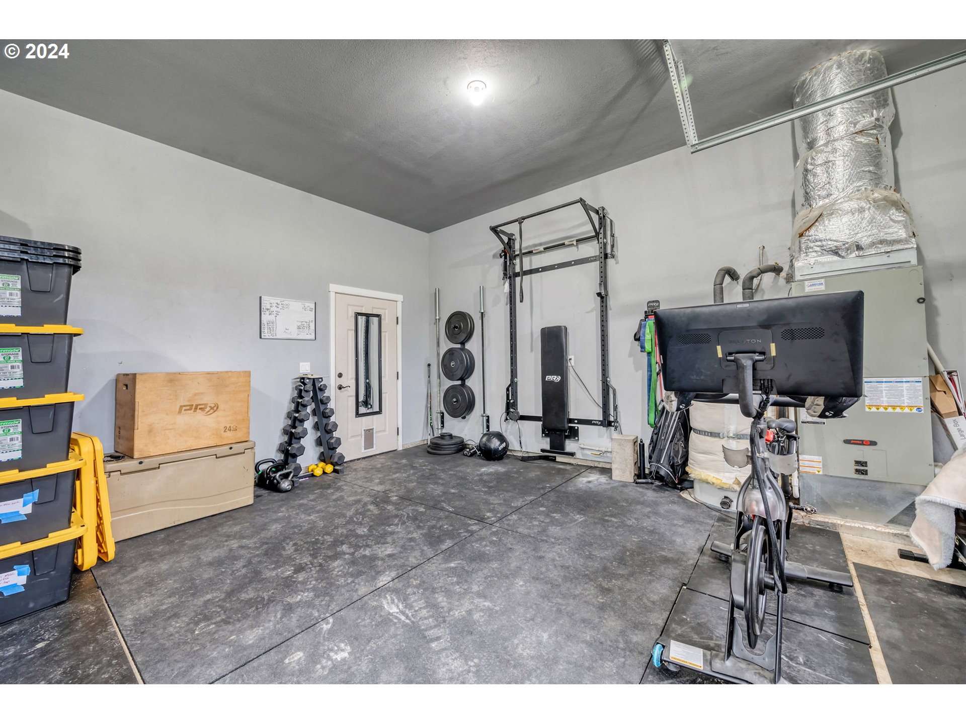 1032 Weaver Road Myrtle Creek, OR 97457 - Photo 24 of 42 a view of a room with gym equipment