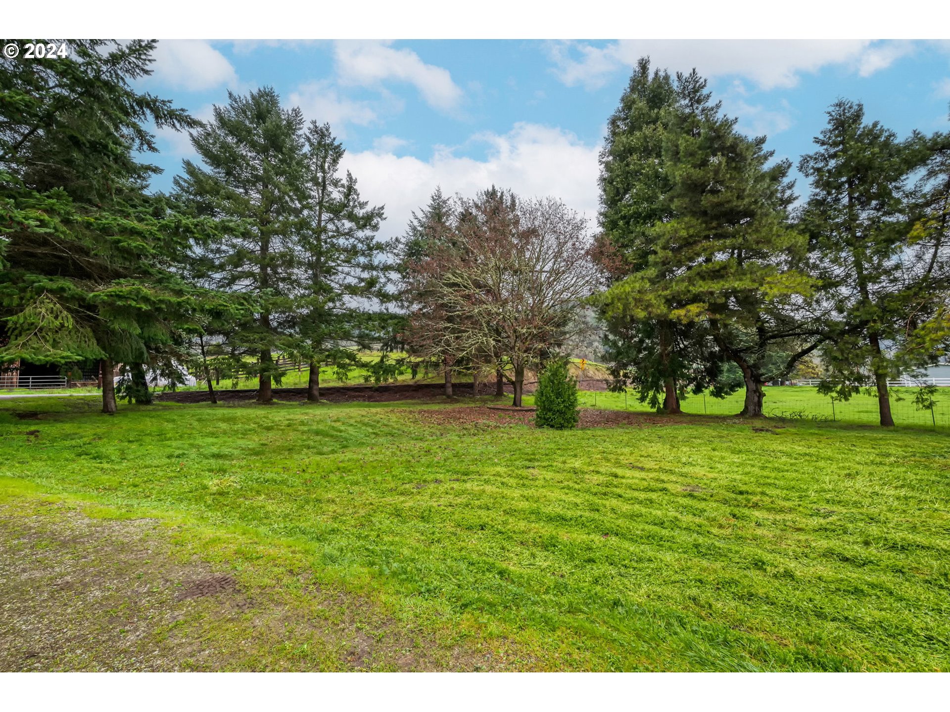 1032 Weaver Road Myrtle Creek, OR 97457 - Photo 38 of 42 a view of outdoor space with green field and trees