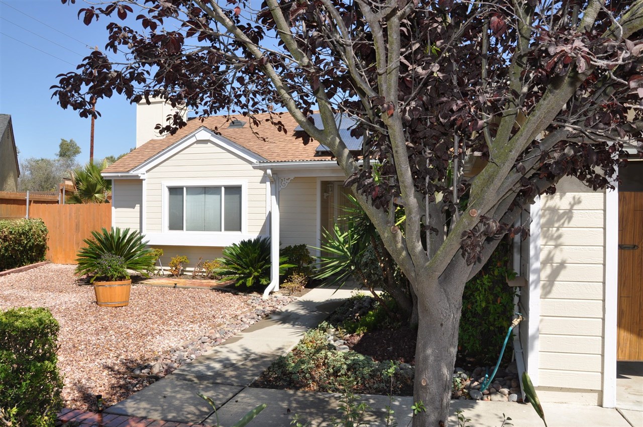 761 Hollowglen Road Oceanside, CA 92057 - Photo 2 of 24