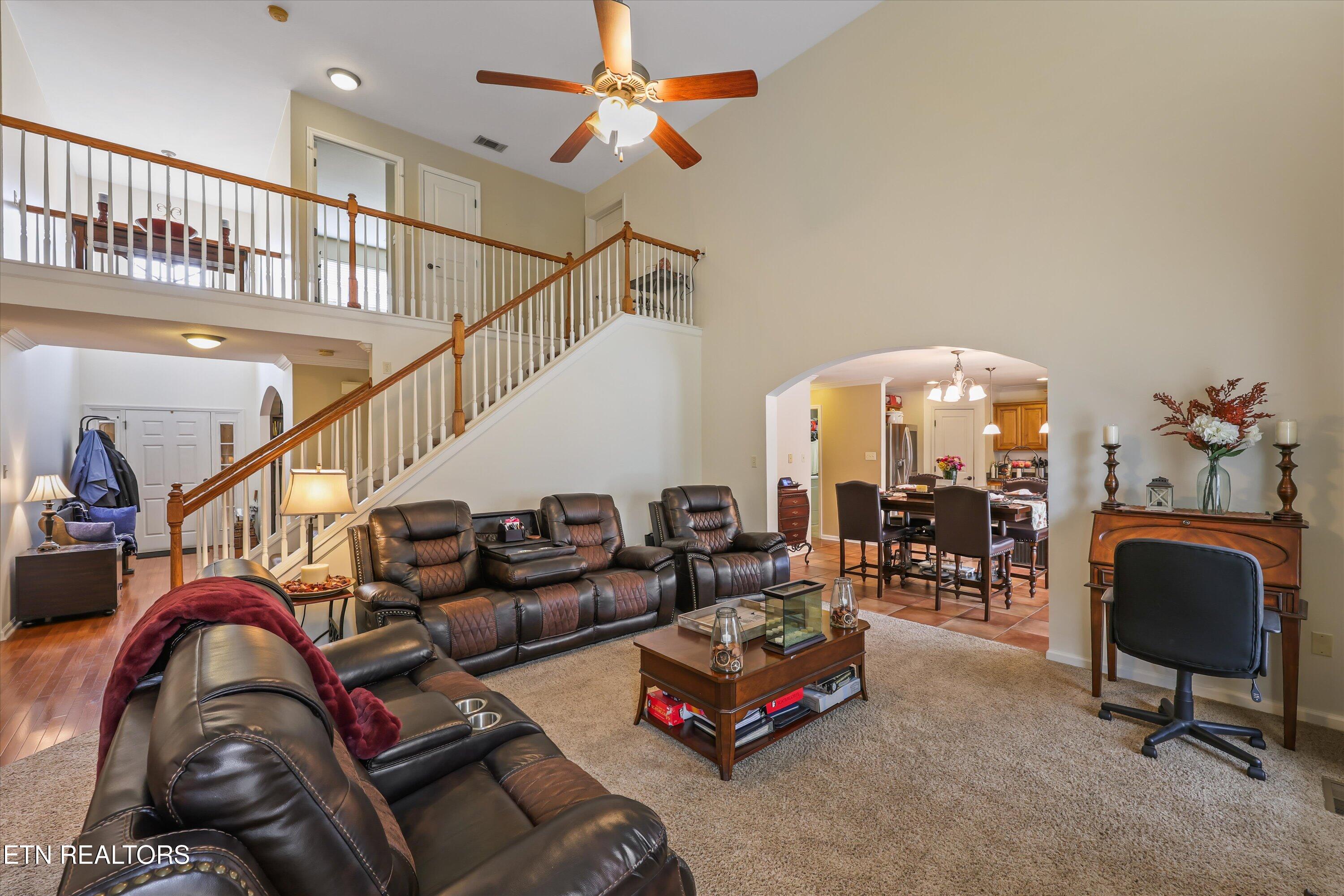 901 Heathgate Road Knoxville, TN 37922 - Photo 8 of 45 Living Room
