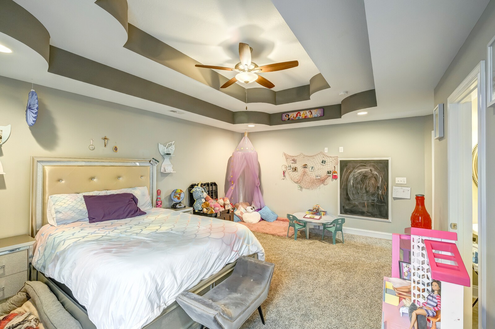 1487 Raven Road Clarksville, TN 37042 - Photo 24 of 44 a bedroom with a bed and lamp with bathroom