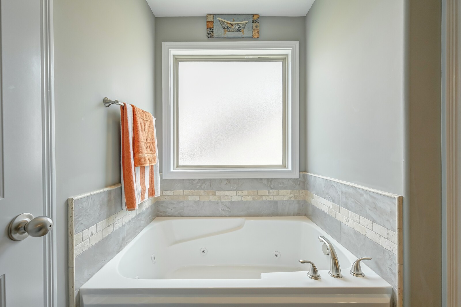 1487 Raven Road Clarksville, TN 37042 - Photo 30 of 44 a bathroom with a bathtub