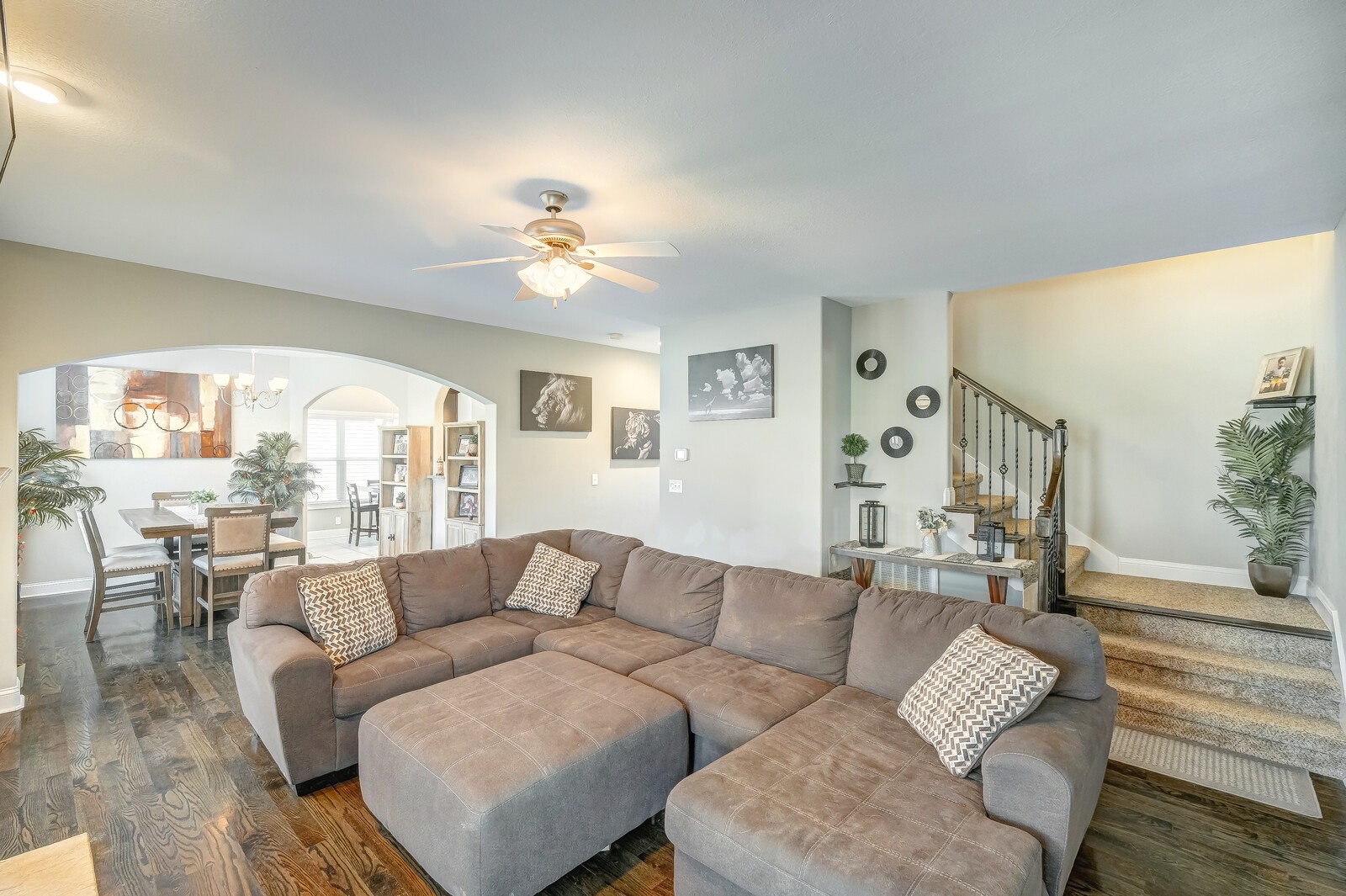 1487 Raven Road Clarksville, TN 37042 - Photo 9 of 44 a living room with furniture and a large window