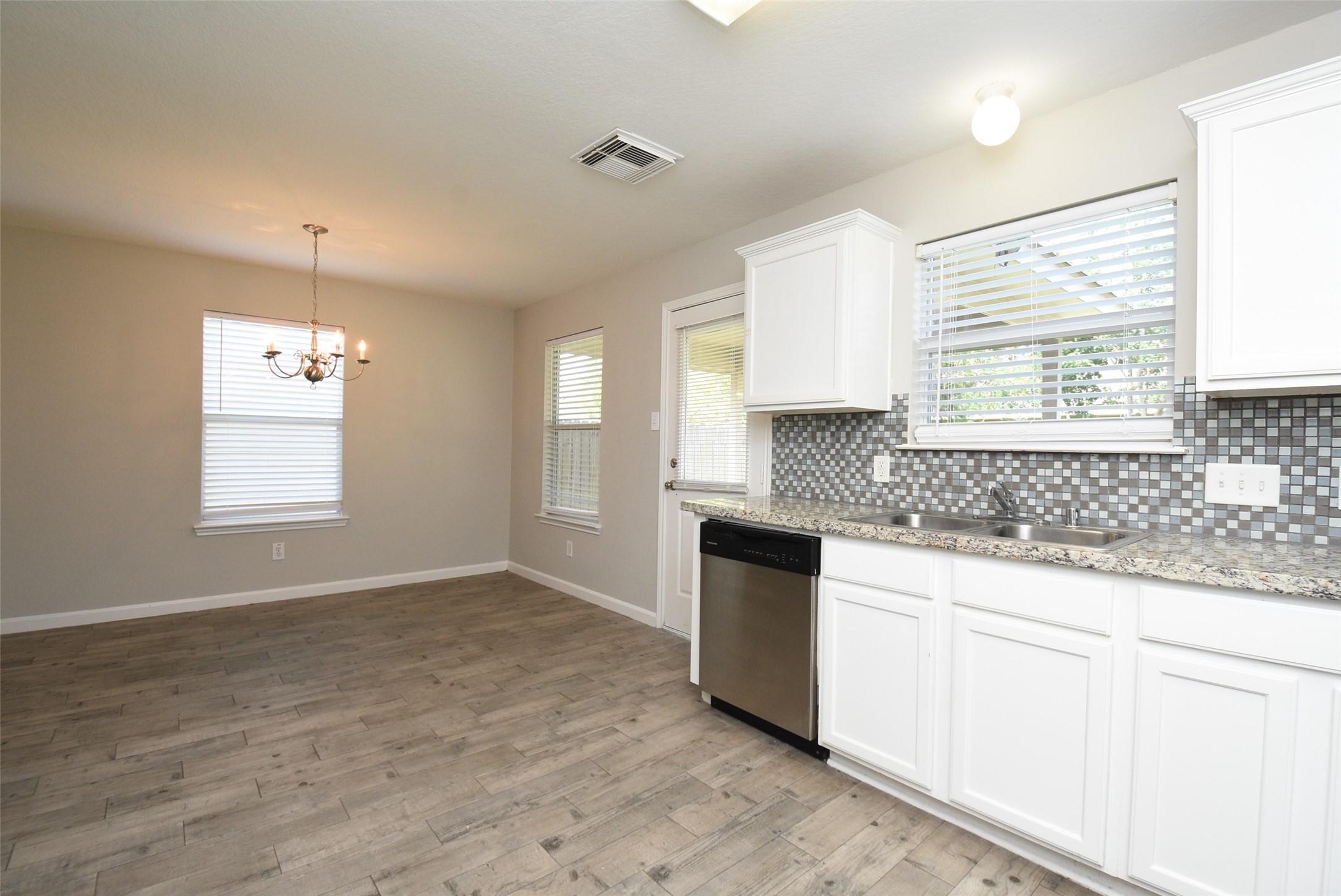 21603 Falvel Lake Drive Spring, TX 77388 - Photo 9 of 45