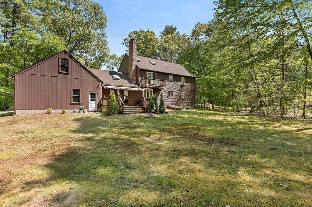 41 Baker Road Salisbury, MA 01952 - Photo 28 of 29 a front view of a house with a yard