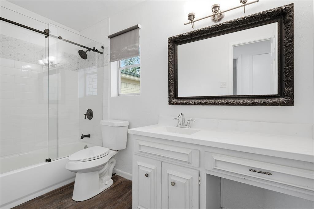 901 Rambler Drive Waco, TX 76710 - Photo 19 of 26 Hall bathroom
