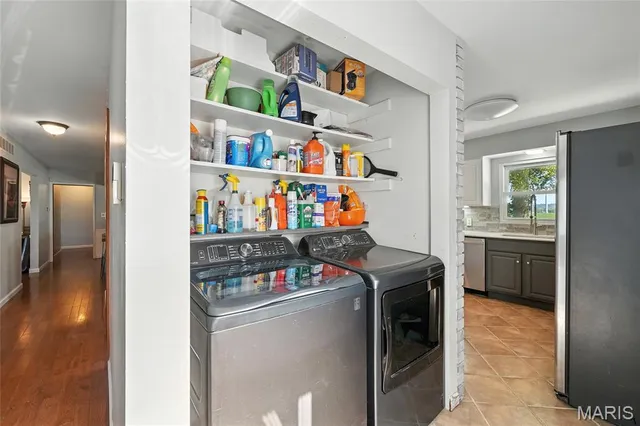 $585,000 | 7447 Highway 94, Portage Des Sioux, MO 63373