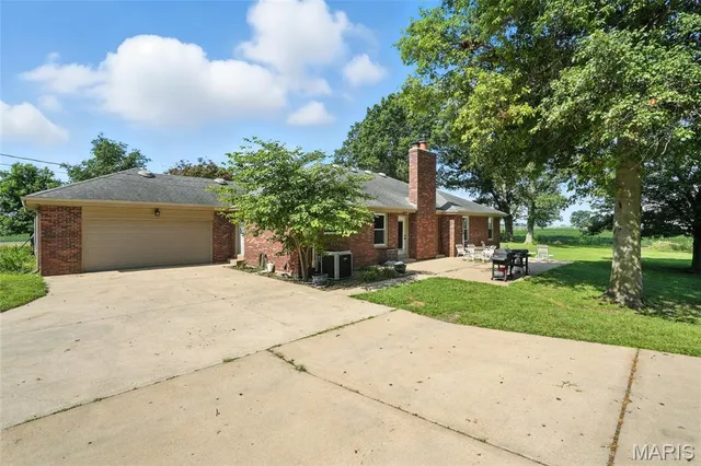 $585,000 | 7447 Highway 94, Portage Des Sioux, MO 63373