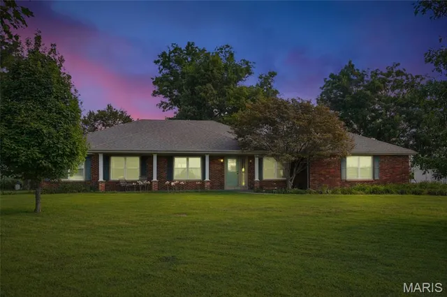 $585,000 | 7447 Highway 94, Portage Des Sioux, MO 63373