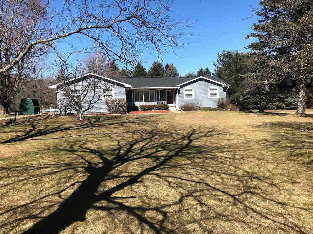 9472 Coldwater Road Flushing, MI 48433 - Photo 1 of 33 21425448.JPG