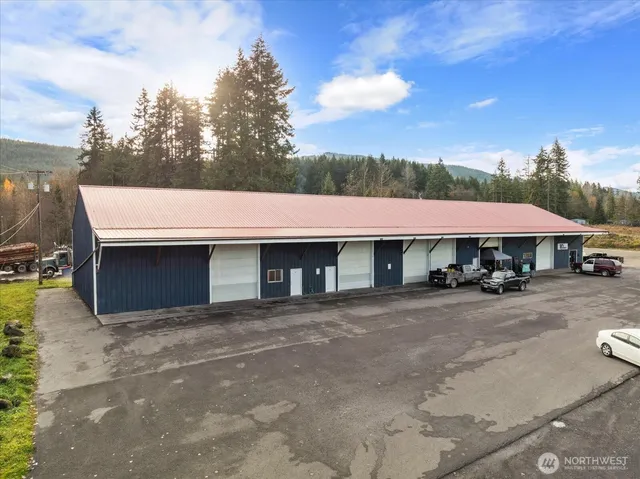 a view of a tennis court