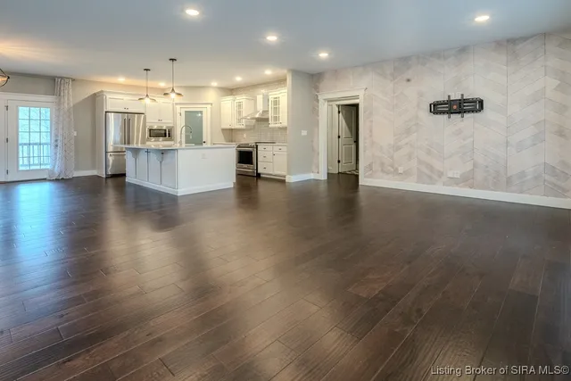 $585,000 | 2605 Deville Drive, Floyds Knobs, IN 47119