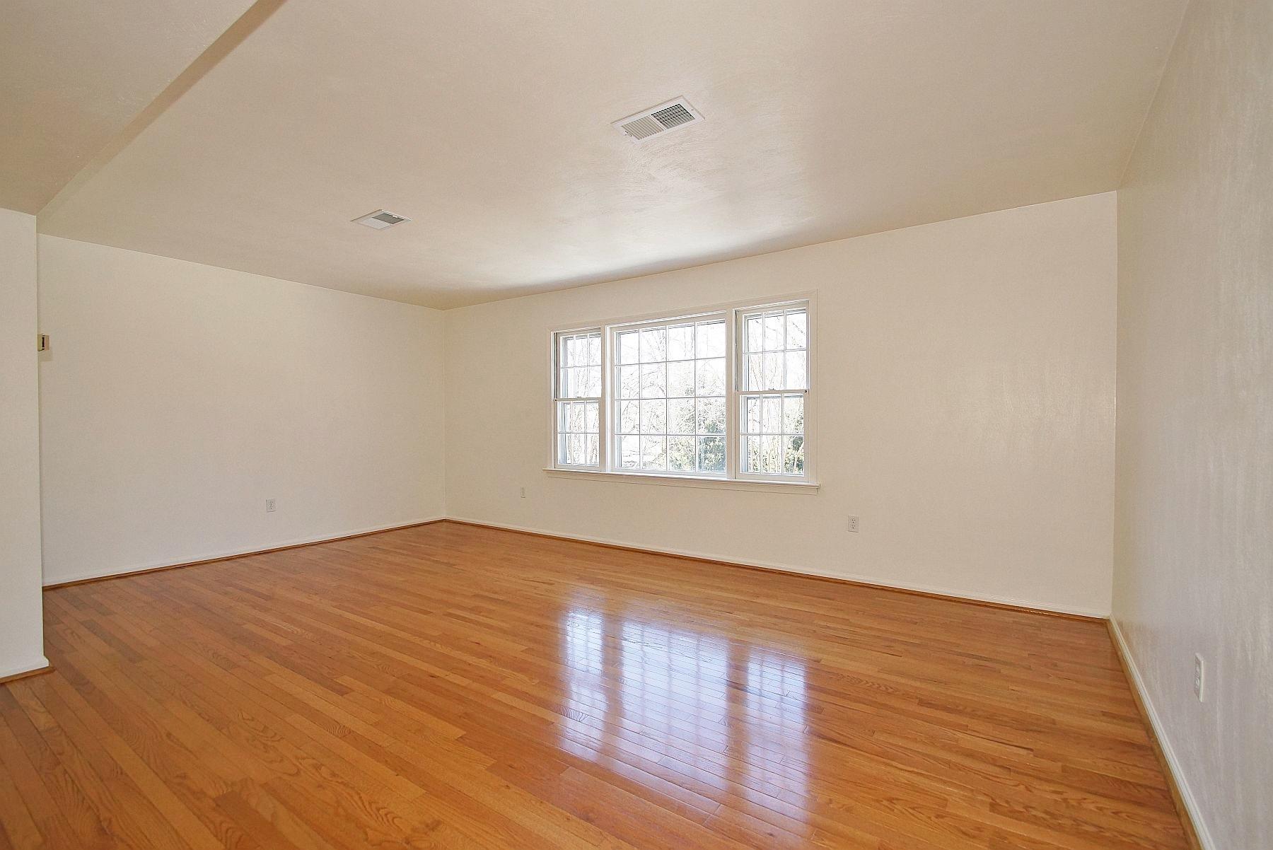 6128 Plantation Road Roanoke, VA 24019 - Photo 6 of 39 6