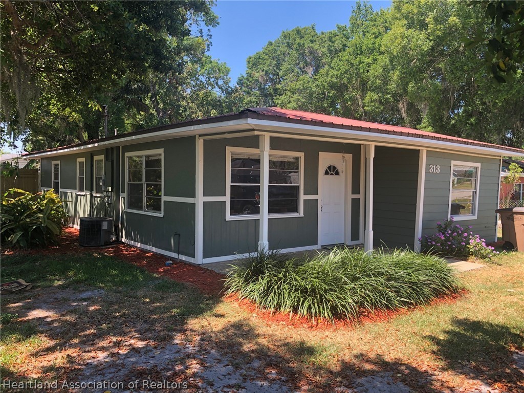313 Heard Bridge Road Wauchula, FL 33873 - Photo 1 of 20 a view of a house with a yard