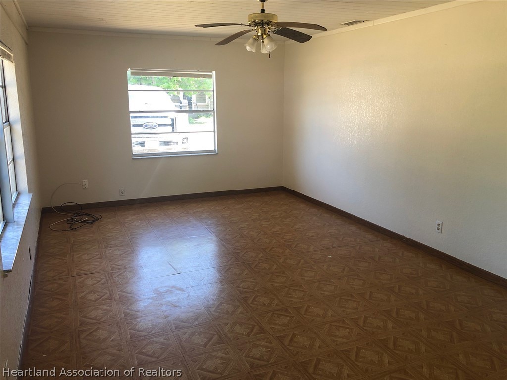 313 Heard Bridge Road Wauchula, FL 33873 - Photo 14 of 20 an empty room with a window