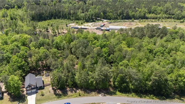 a view of a yard with a house