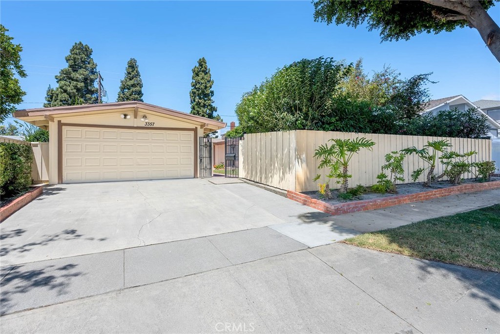 3357 Roxanne Avenue Long Beach, CA 90808 - Photo 2 of 52