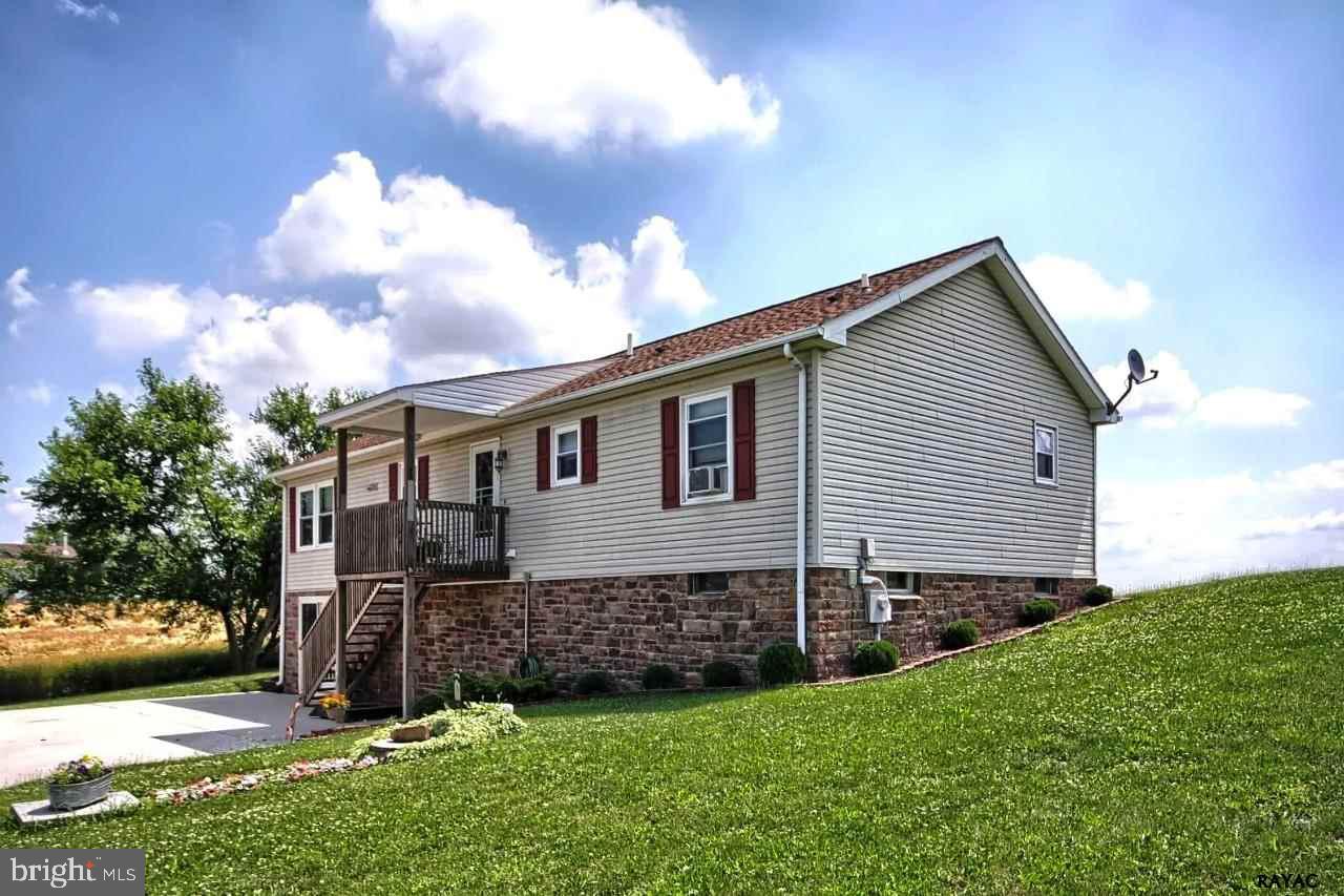 349 B Smoketown Road Hanover, PA 17331 - Photo 4 of 36