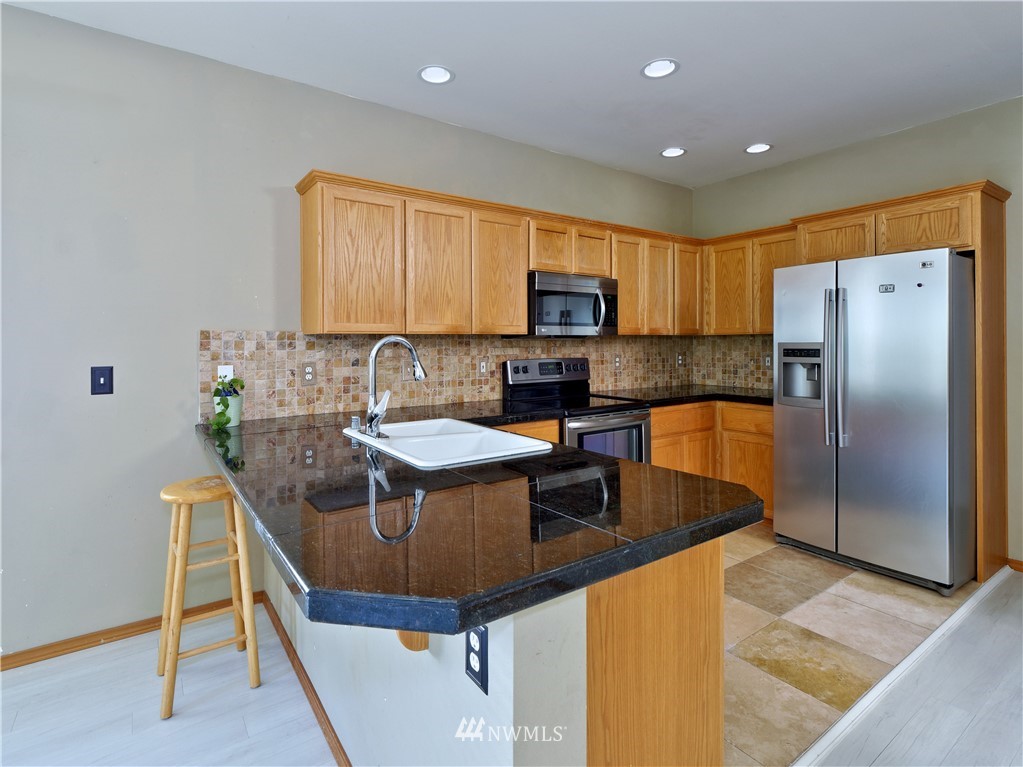 1170 Edmonds Place Northeast Renton, WA 98056 - Photo 2 of 16 Gallery Image 2