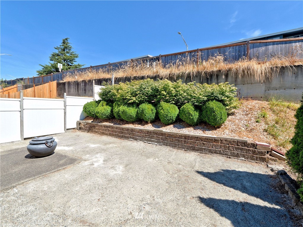 1170 Edmonds Place Northeast Renton, WA 98056 - Photo 14 of 16 Gallery Image 14