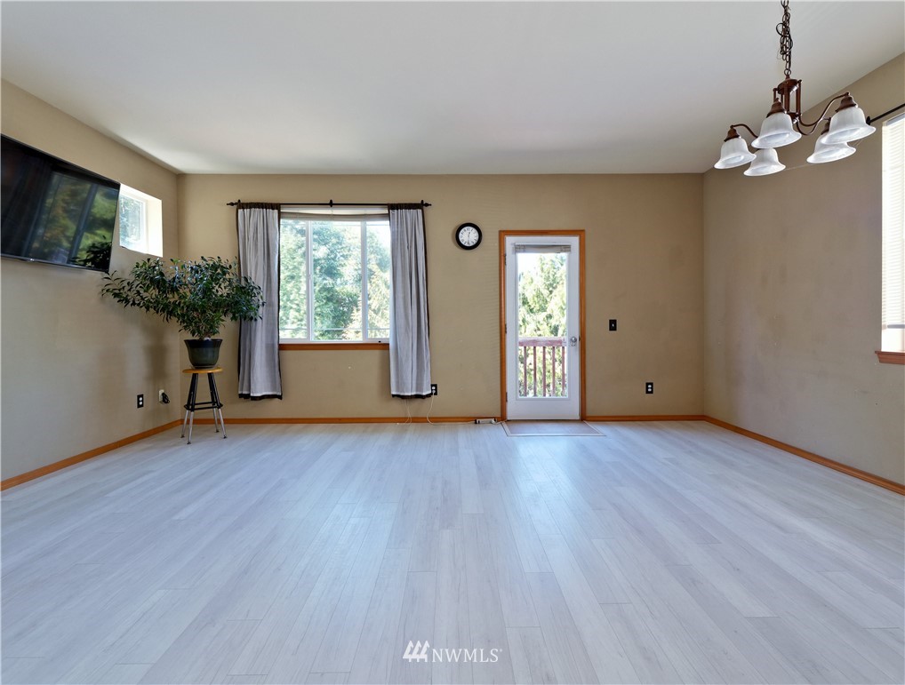 1170 Edmonds Place Northeast Renton, WA 98056 - Photo 4 of 16 Gallery Image 4