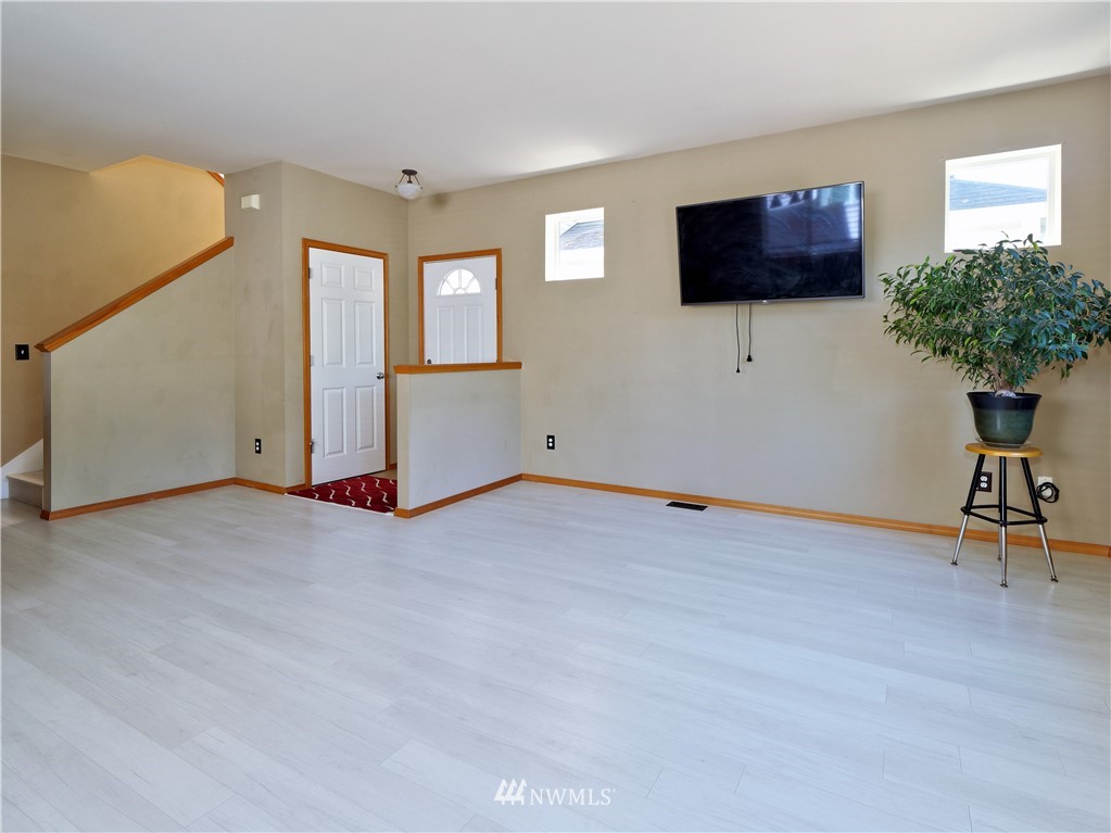 1170 Edmonds Place Northeast Renton, WA 98056 - Photo 5 of 16 Gallery Image 5