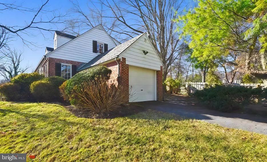 5806 Kenmore Road Baltimore, MD 21210 - Photo 31 of 35 a view of a house with a yard
