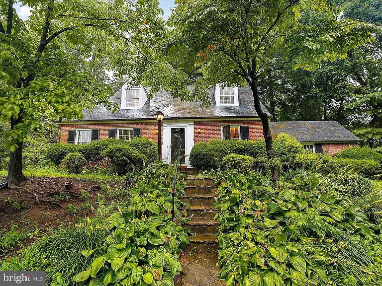 5806 Kenmore Road Baltimore, MD 21210 - Photo 4 of 35 a house view with a garden space