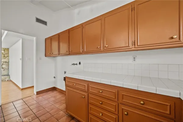 $4,000 | 19824 Gilmore Street, Woodland Hills, CA 91367