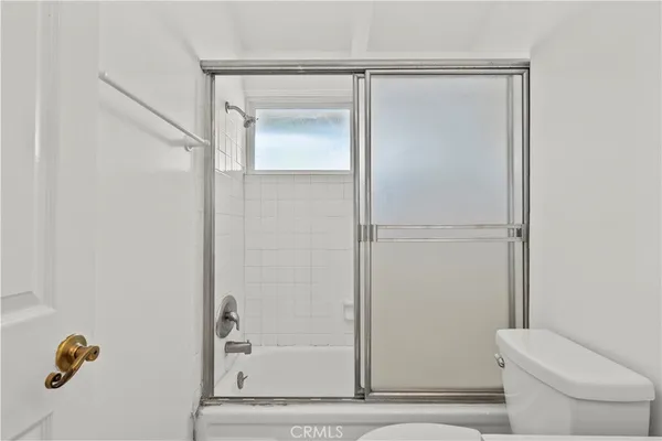 $4,000 | 19824 Gilmore Street, Woodland Hills, CA 91367