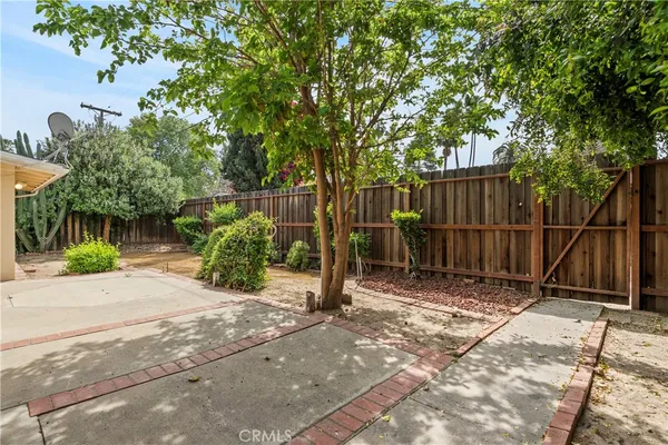 $4,000 | 19824 Gilmore Street, Woodland Hills, CA 91367