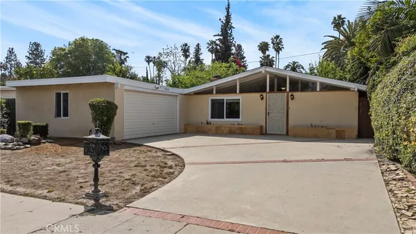 $4,000 | 19824 Gilmore Street, Woodland Hills, CA 91367