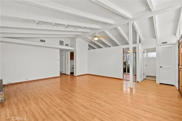 $4,000 | 19824 Gilmore Street, Woodland Hills, CA 91367