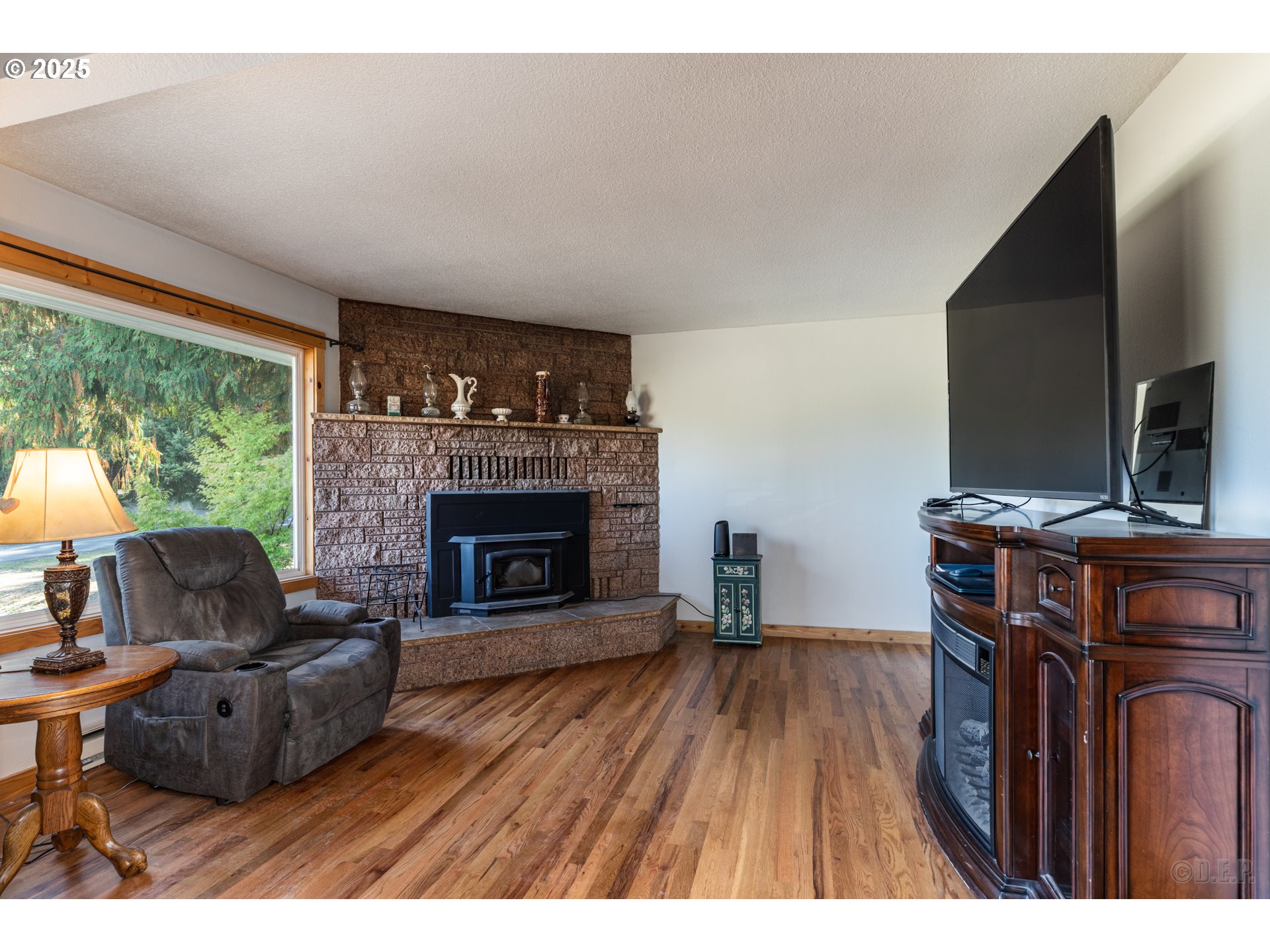 76521 Delena Mayger Road Rainier, OR 97048 - Photo 3 of 27 Living Room