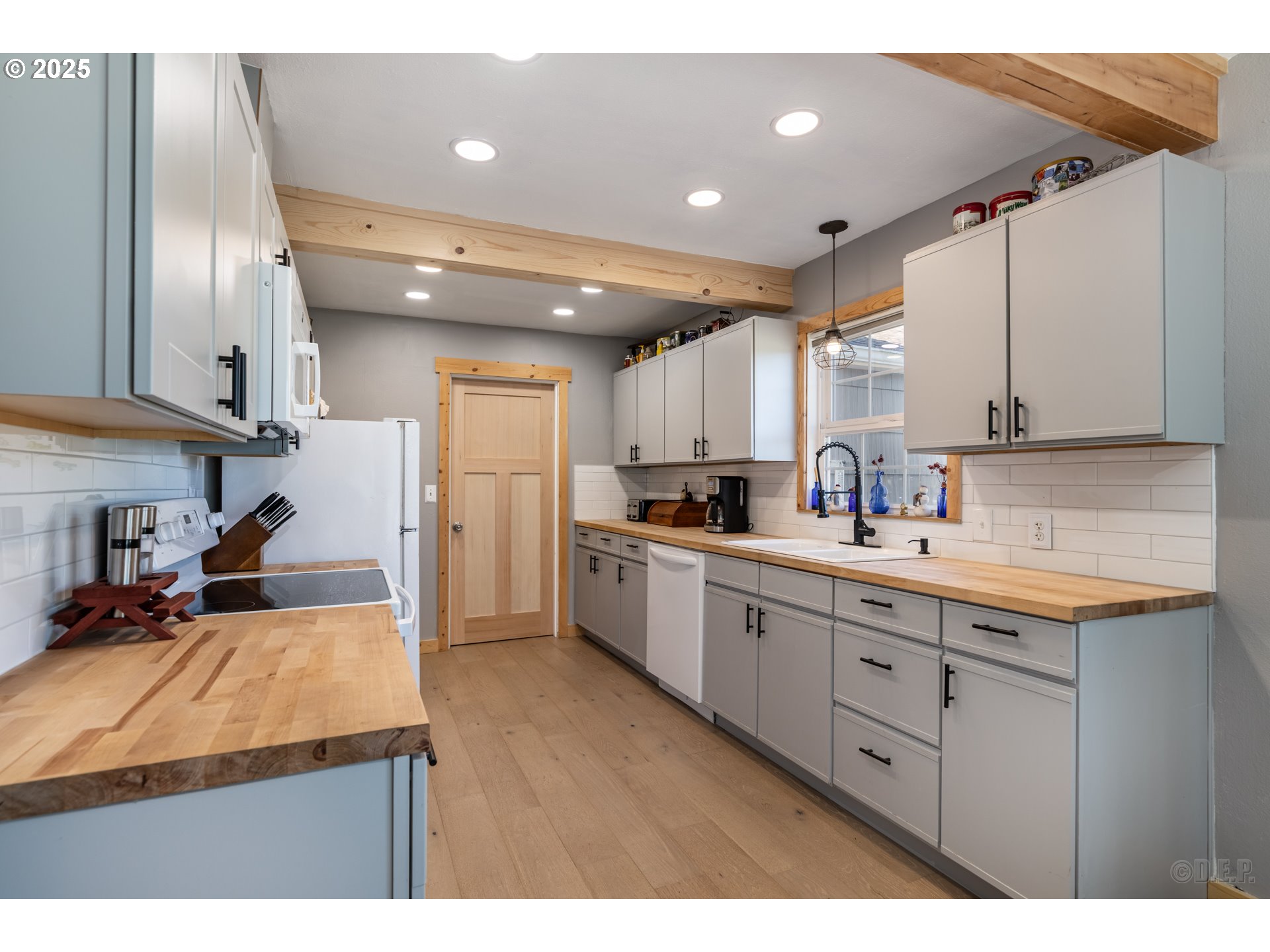 76521 Delena Mayger Road Rainier, OR 97048 - Photo 6 of 27 Kitchen