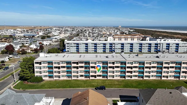 a view of a big building with a city view