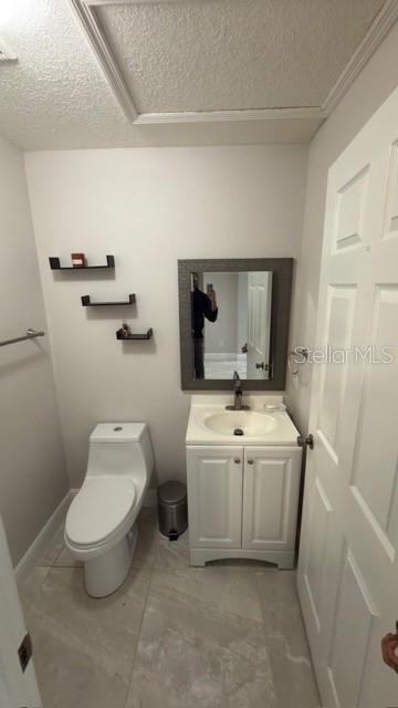 633 Spring Oaks Boulevard Altamonte Springs, FL 32714 - Photo 14 of 37 a bathroom with a toilet sink and mirror
