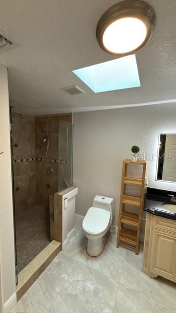 633 Spring Oaks Boulevard Altamonte Springs, FL 32714 - Photo 21 of 37 a bathroom with a toilet a sink and mirror