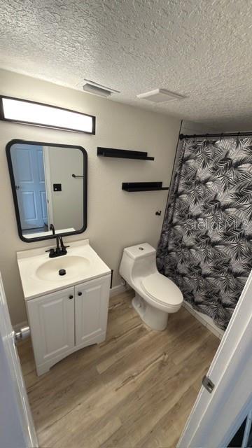 633 Spring Oaks Boulevard Altamonte Springs, FL 32714 - Photo 33 of 37 a bathroom with a toilet sink and mirror