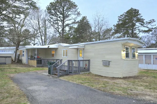 a view of a house with a yard and garage