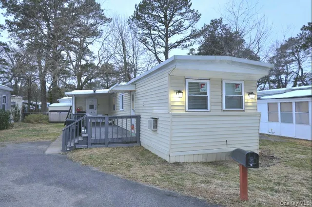 $124,900 | 525 Riverleigh Avenue, Unit C7, Riverhead, NY 11901