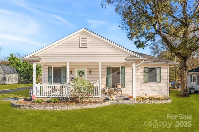 $285,000 | 909 South Main Street, Clover, SC 29710