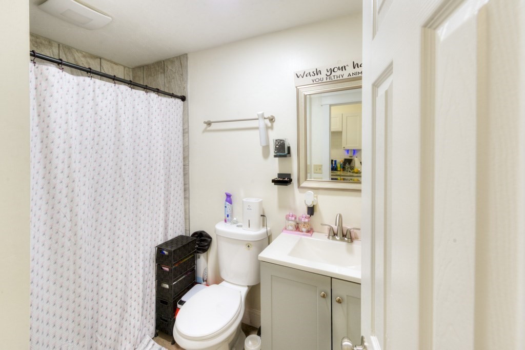 71 Esther Street Worcester, MA 01607 - Photo 17 of 40