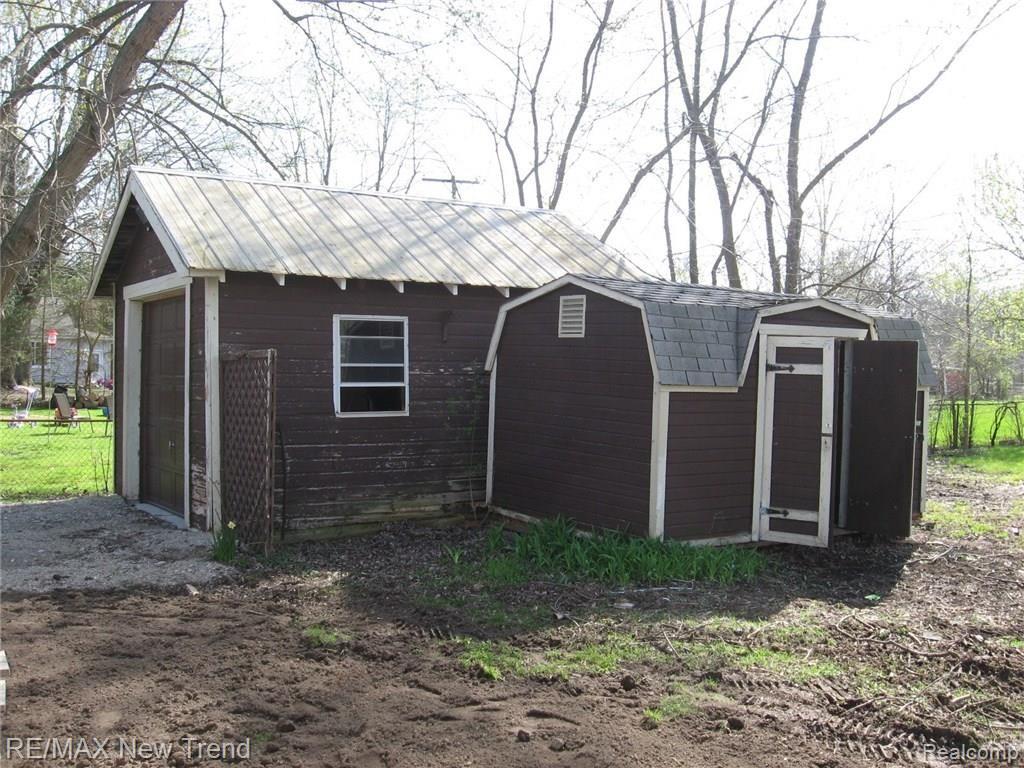 24170 Middlebelt Road New Boston, MI 48164 - Photo 30 of 30 Garage and outbuildings.