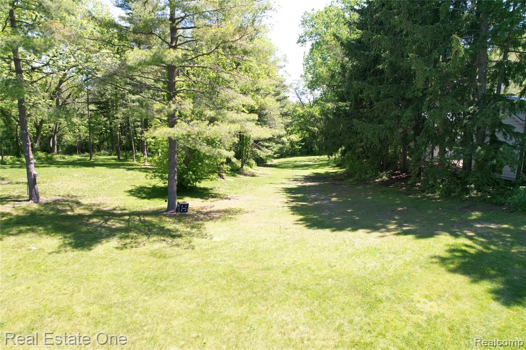 1325 South Hospital Road Waterford, MI 48327 - Photo 46 of 54