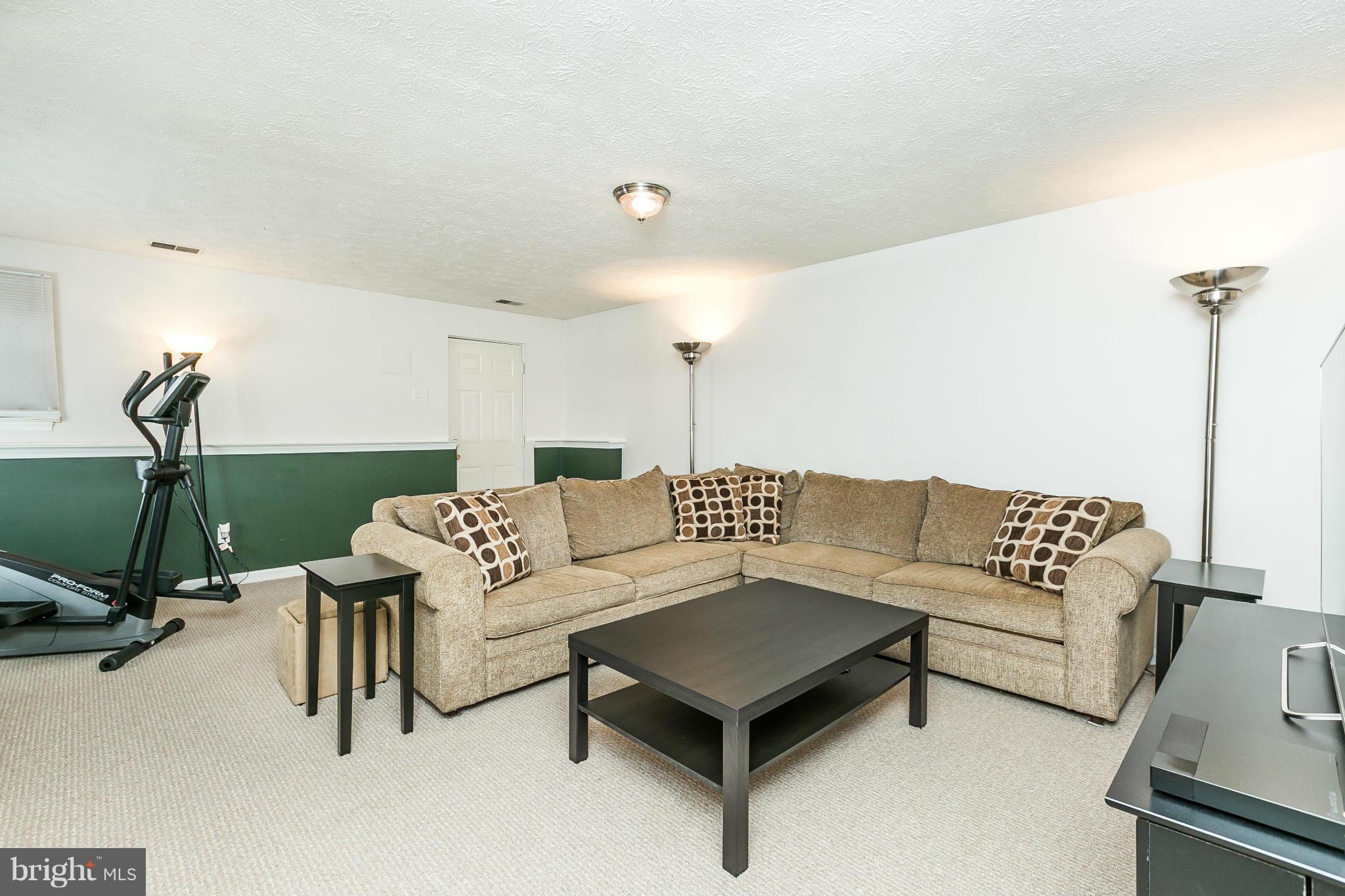 641 Nollmeyer Road Baltimore, MD 21220 - Photo 21 of 29 Family Room