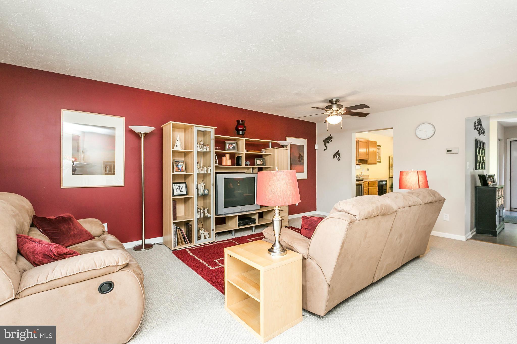 641 Nollmeyer Road Baltimore, MD 21220 - Photo 9 of 29 Living Room