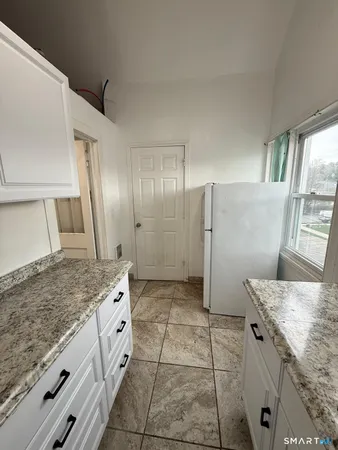 $1,850 | 87-89 Astoria Avenue, Unit 3, Bridgeport, CT 06604