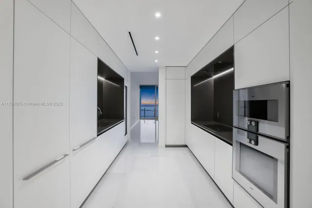 $5,250,000 | 300 Biscayne Blvd Way, Unit 4703, Miami, FL 33131